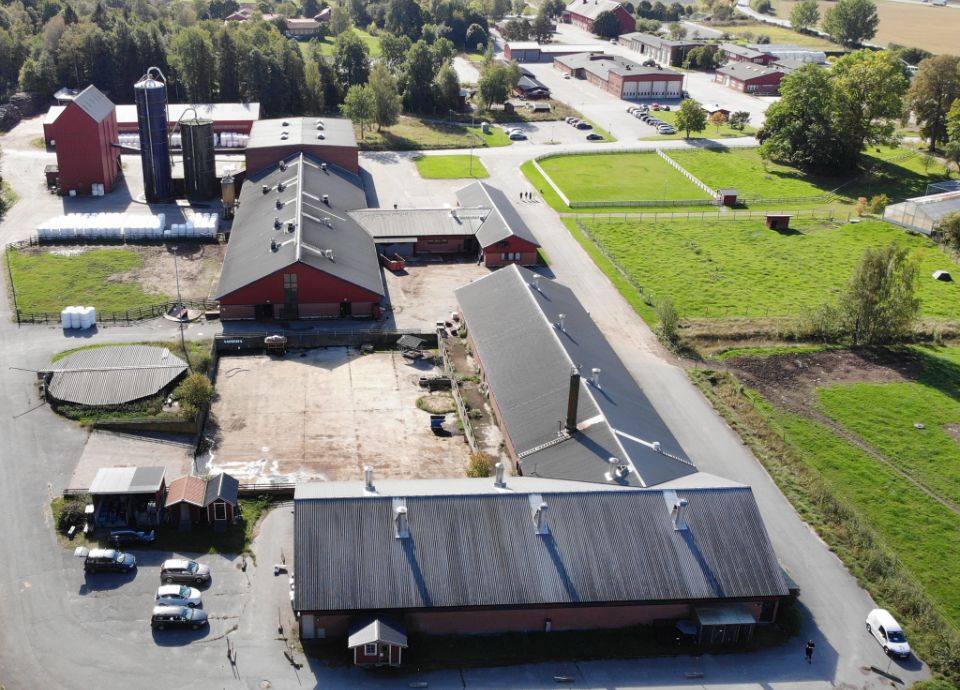 Ladugården, Hus 41, flygbild med hagar, Kvinnersta